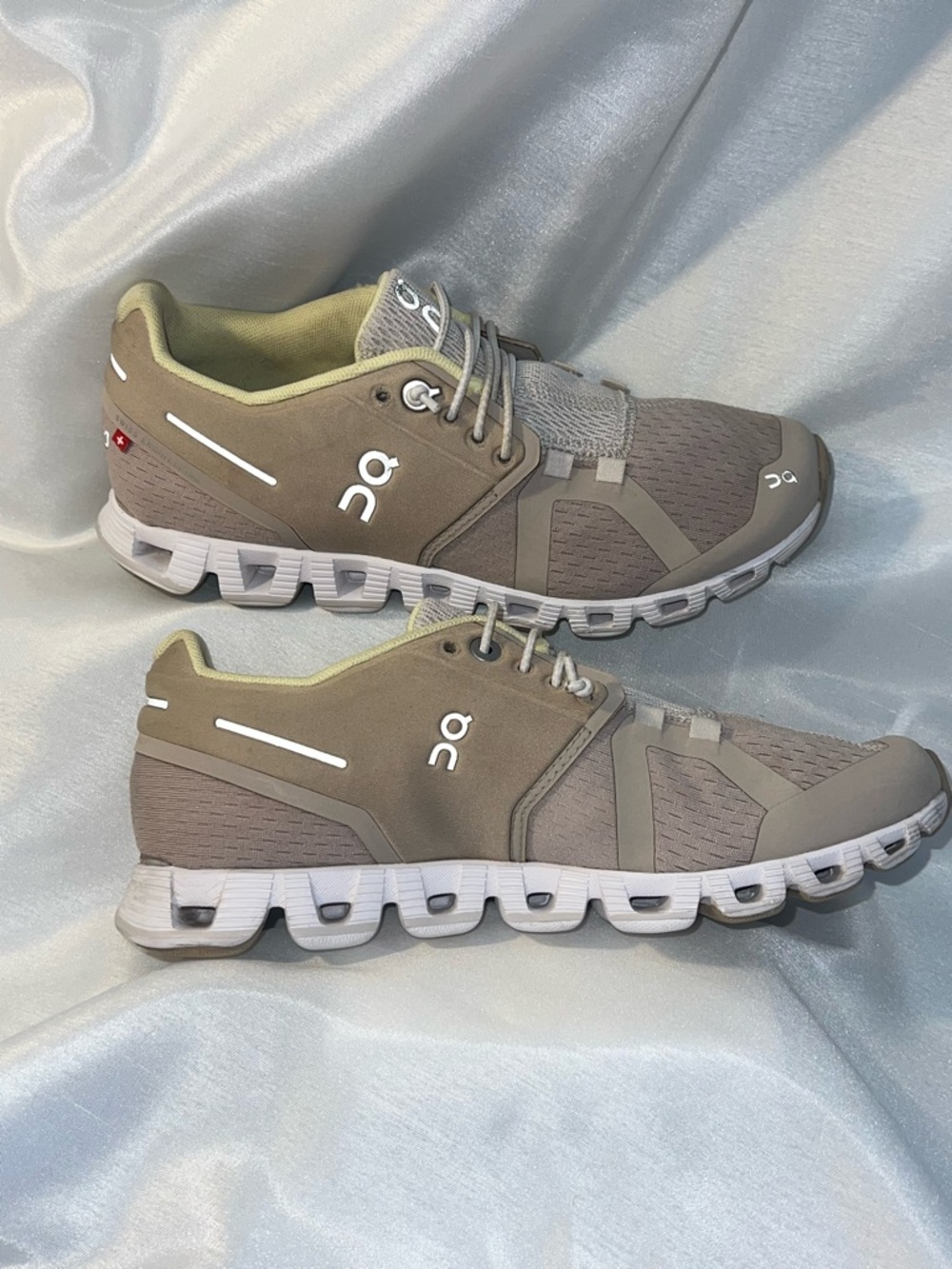 On Running sneakers in taupe with cream lining - Picture 2 of 5